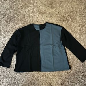 Lisa Bayne Passport two-tone Tee. NWOT.